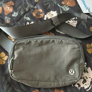 Lululemon belt bag 1L